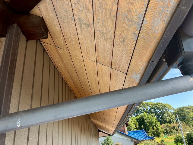 木製の外壁材・天井材が劣化